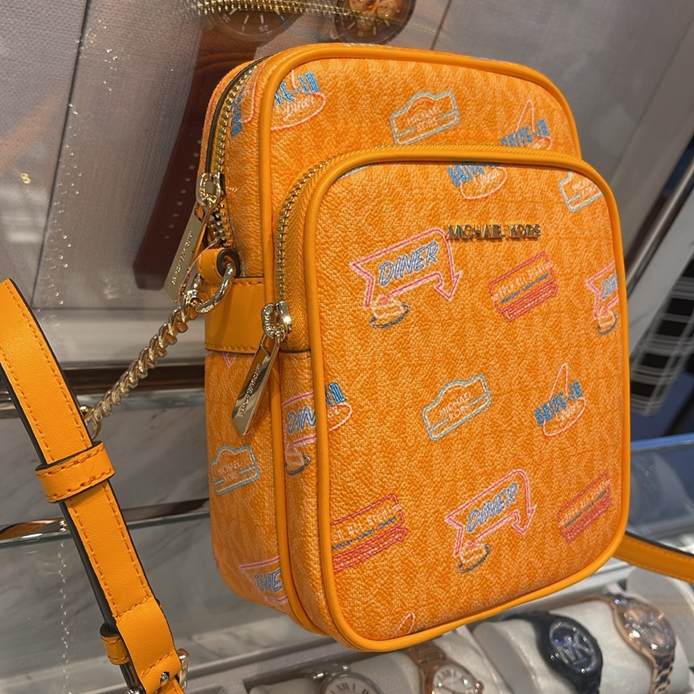 MICHAEL KORS
J Set Md Printed Signature Logo Crossbody NS CHAIN XBODY
POP ORANGE - Picture 2 of 16